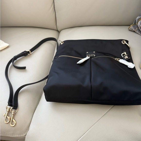 ♥️✨Henri Bendel Black Crossbody Bag - Picture 1 of 6